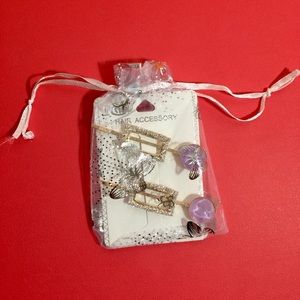 Women’s bling hair clips